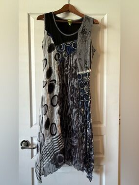 Sleeveless Mixed-Print Maxi Dress in Black, Gray & Blue